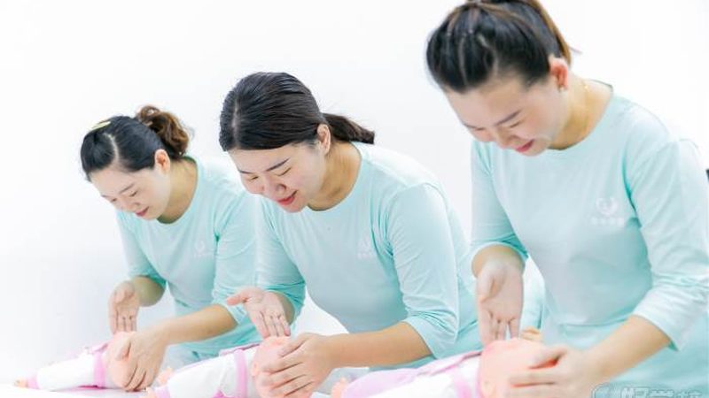 揭秘母婴服务公司加盟骗局：新手妈妈如何规避风险**